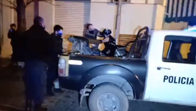 La policía aprehendió a dos individuos que habrían perpetrado el hurto en casa Mickey