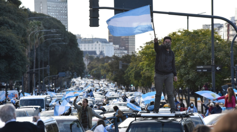 Banderazos en todo el país en defensa de la Constitución y para reclamar respeto a las instituciones