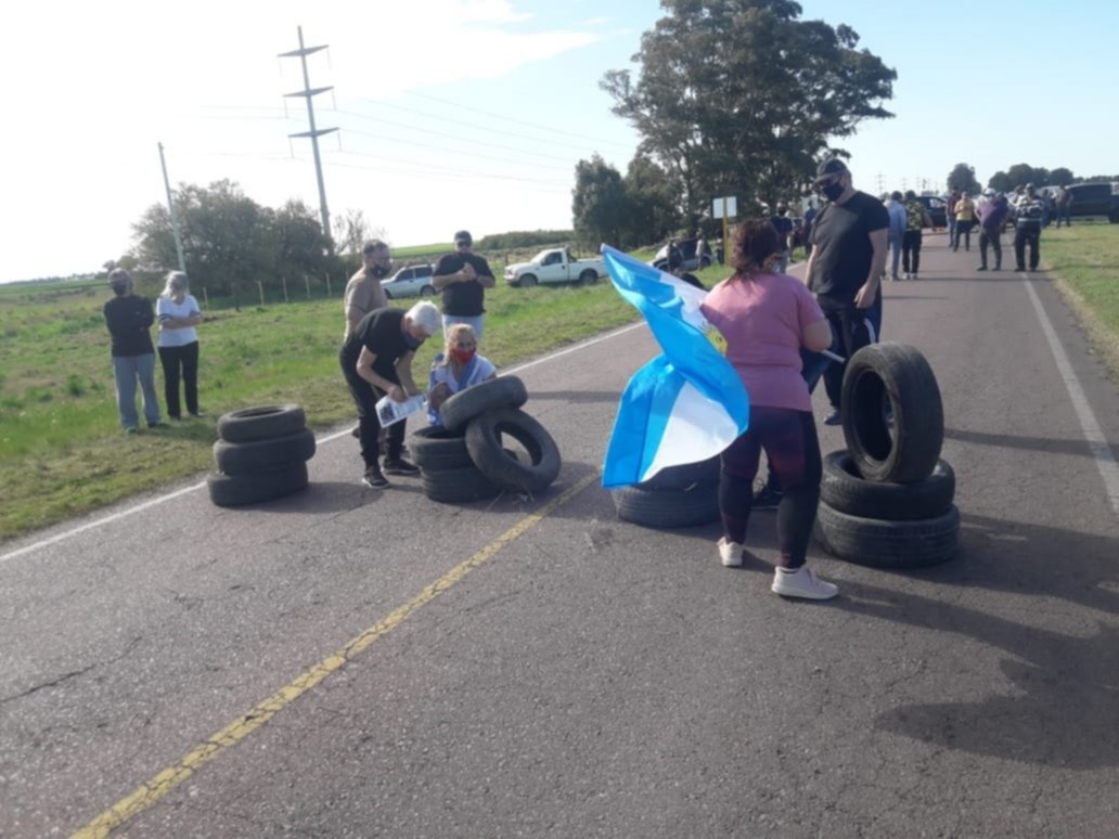 Los propietarios no residentes de Monte Hermoso, cortaron la ruta