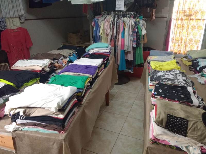 HOY FERIA DE ROPA DE CÁRITAS