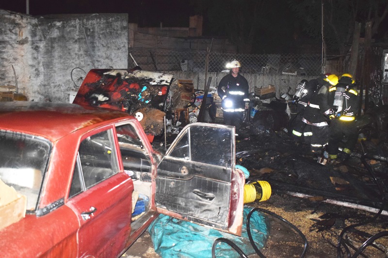 Incendio con diversas pérdidas materiales
