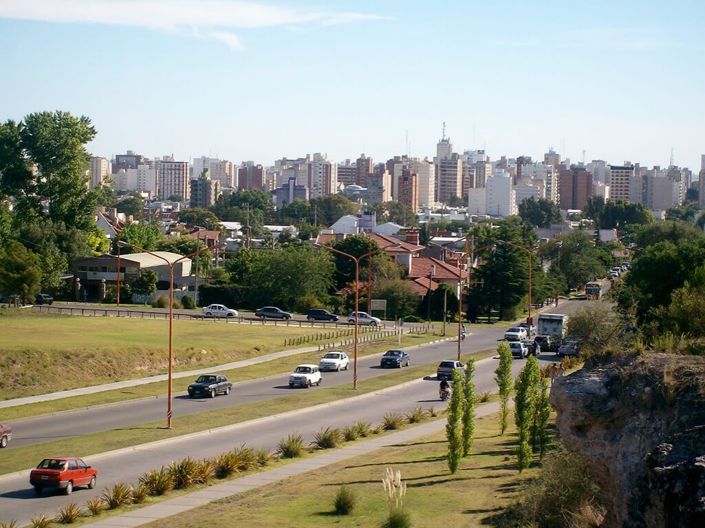 Bahía Blanca: restringen la circulación nocturna y piden evitar reuniones sociales