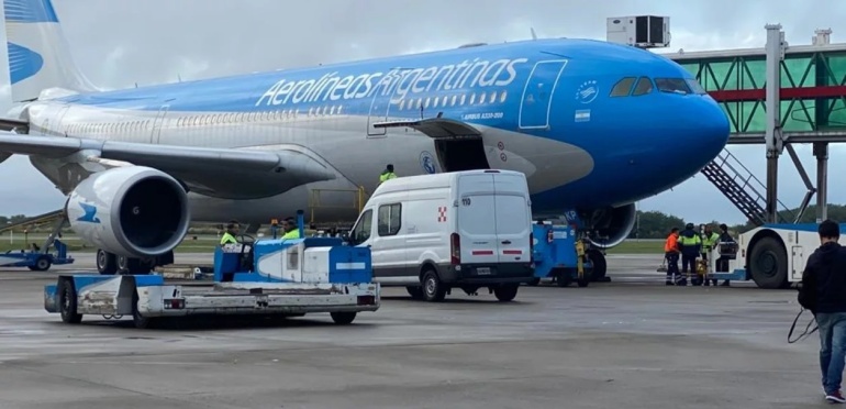 CORONAVIRUS: MURIÓ EL HOMBRE DE 78 AÑOS QUE OCULTÓ SÍNTOMAS PARA SUBIRSE A UN AVIÓN