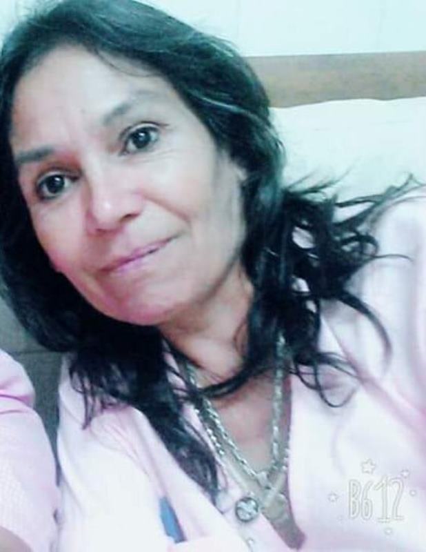 Los vecinos aplaudieron a una trabajadora del nosocomio local, cuando ésta regresaba a su casa