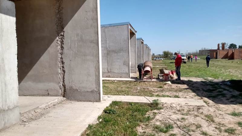 “No va a haber una entrega inmediata de viviendas, pero reanudamos la construcción de 20”