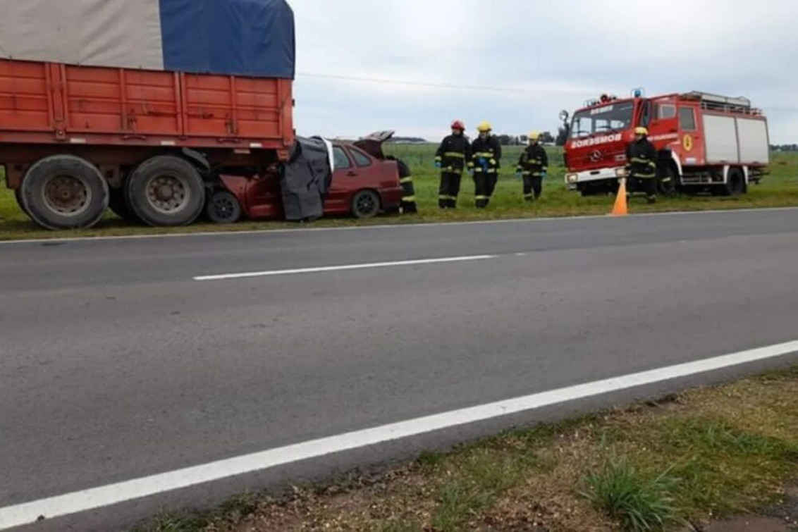 Tres Lomas: mató a su esposa y luego se suicidó chocando contra un camión