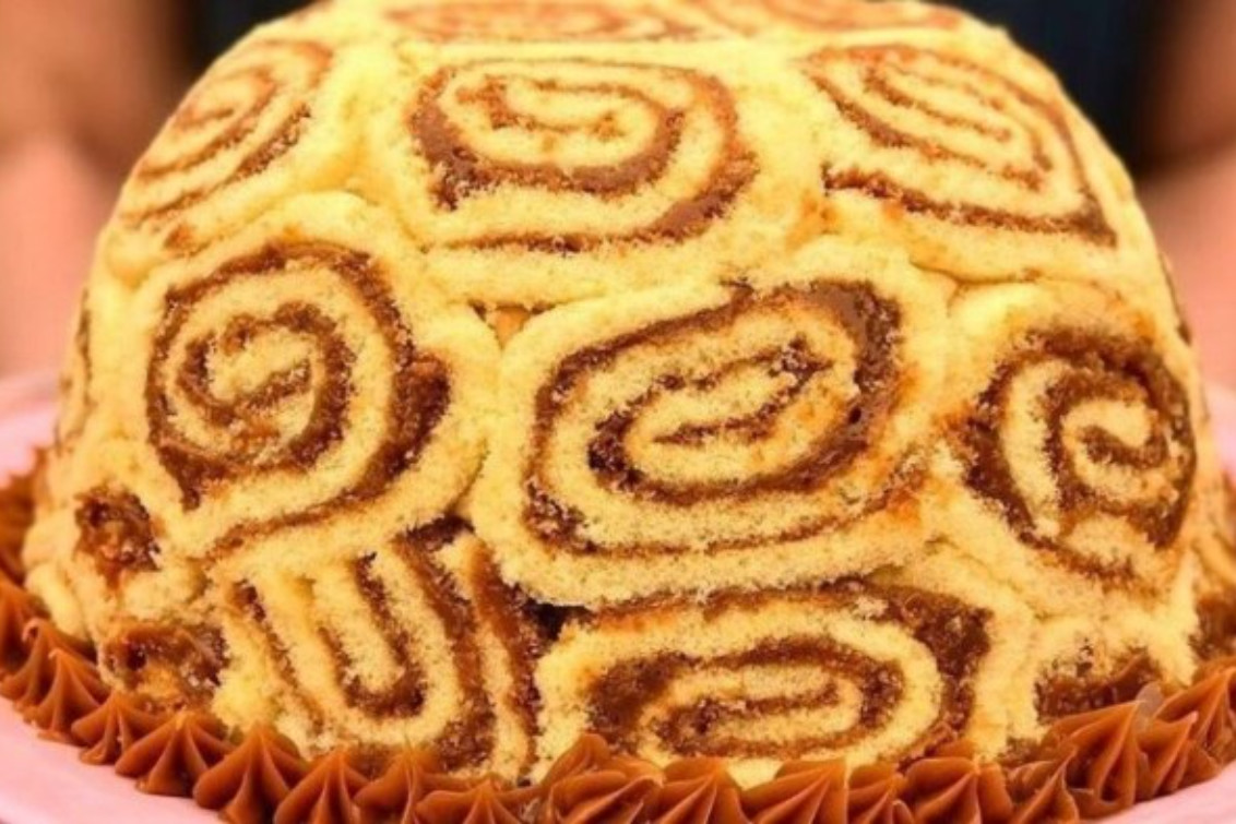 Torta helada (postre helado con pionono) para agasajar a Mamá en su día