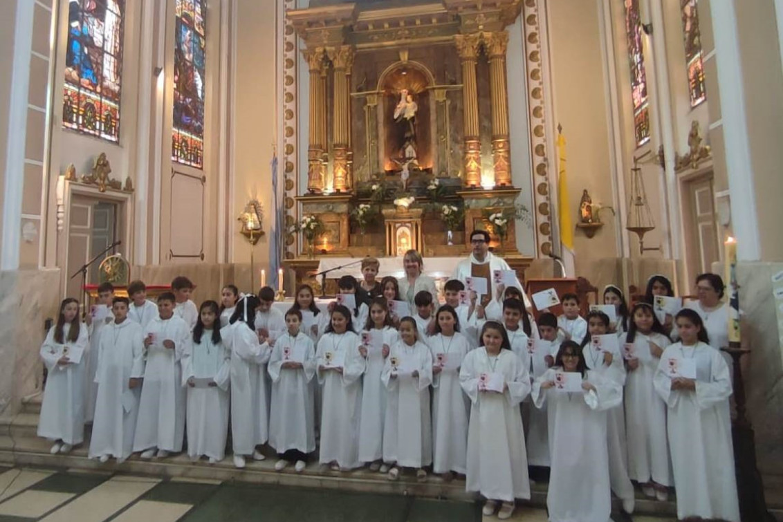 Más de 30 niños iniciaron la vida eucarística en la Parroquia