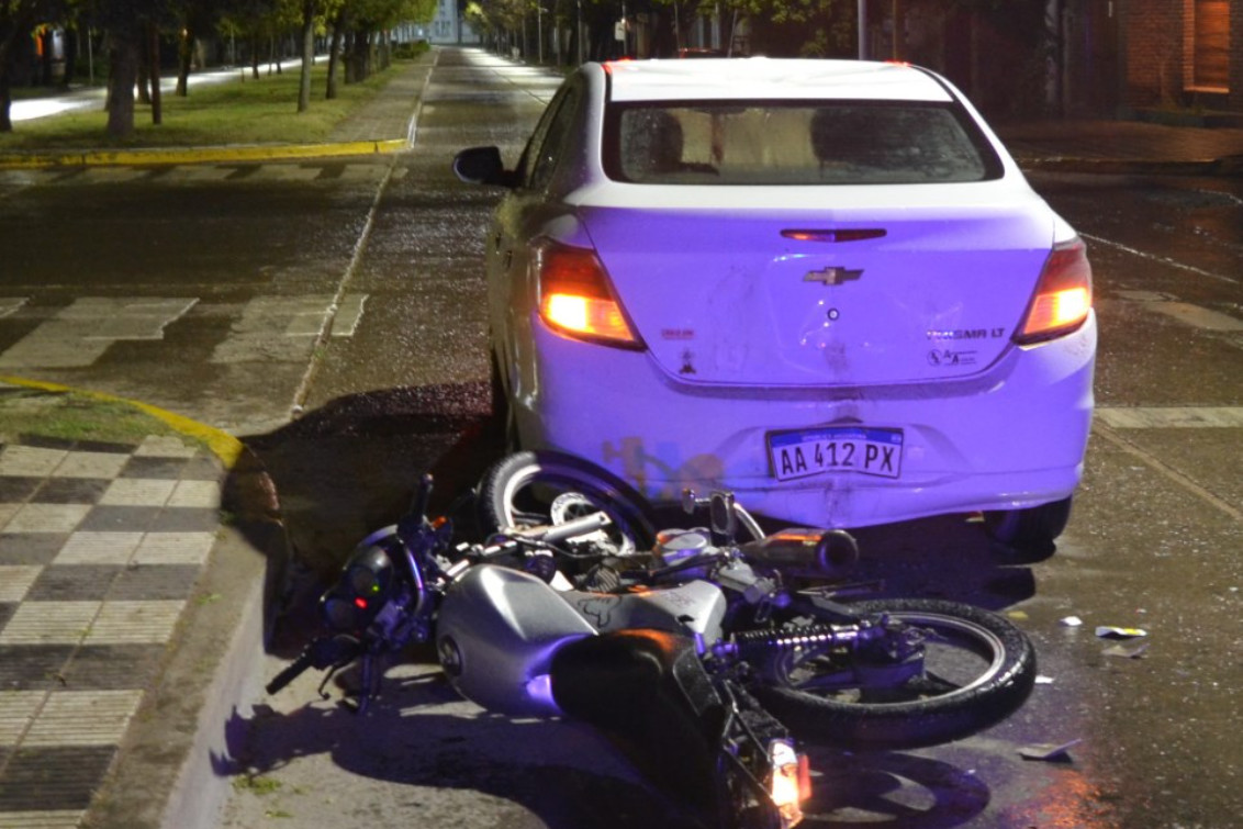   Un motociclista resultó herido, tras colisionar con un vehículo