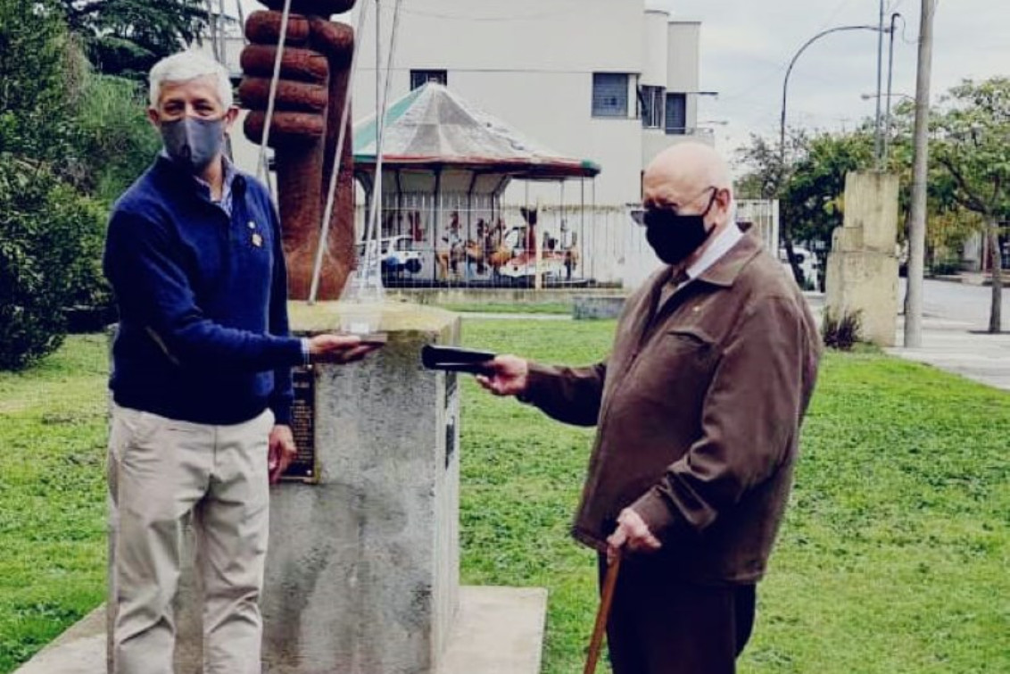 Con reconocimientos, y descubrimiento de placas, el Club Rotario celebró su 80º Aniversario