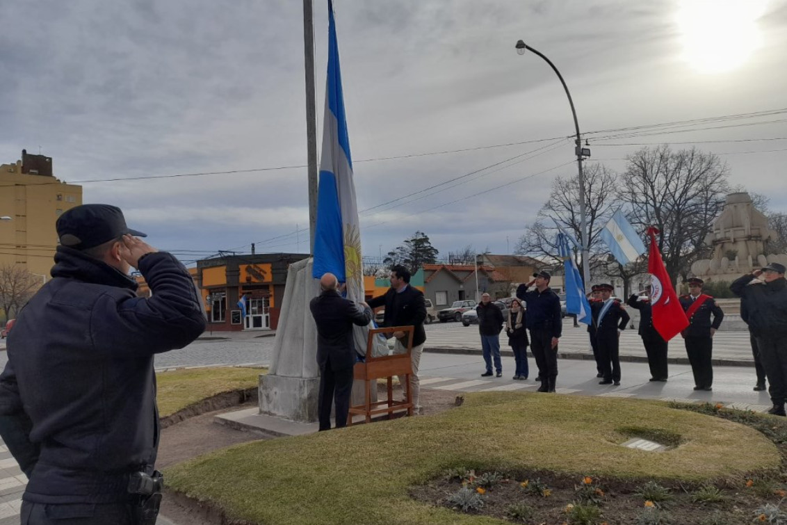 Se realizó el acto por el Día de la Bandera