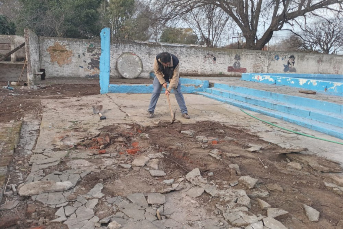“Ya empezó a trabajar un pintor en el sector de la pileta”