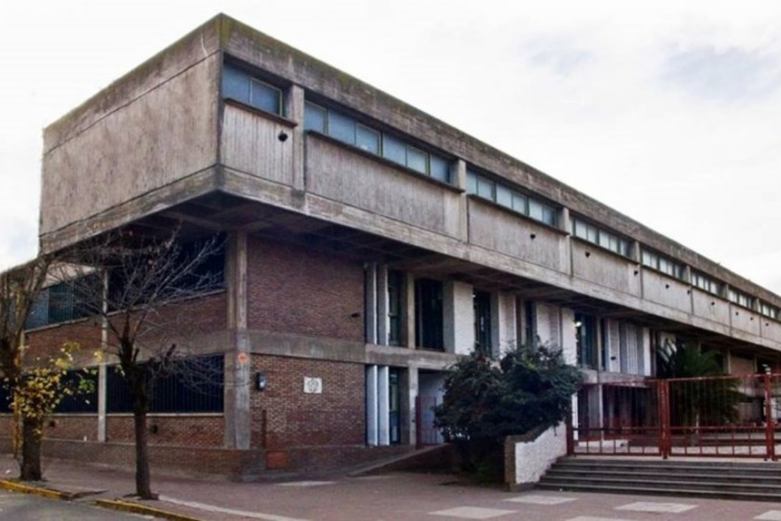 Acusan a una mujer de golpear a una docente en un colegio de Tres Arroyos
