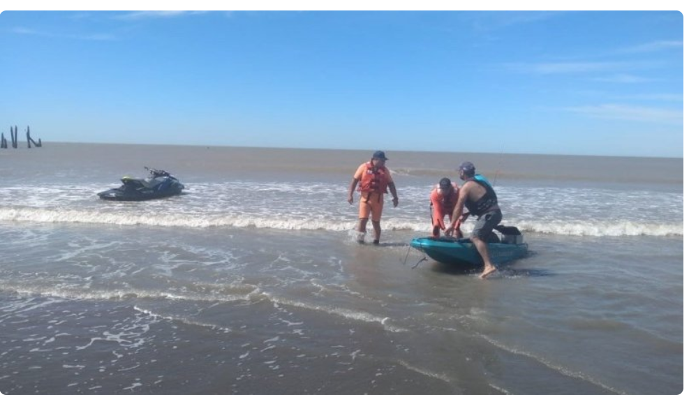 Monte Hermoso: rescataron a un kayakista