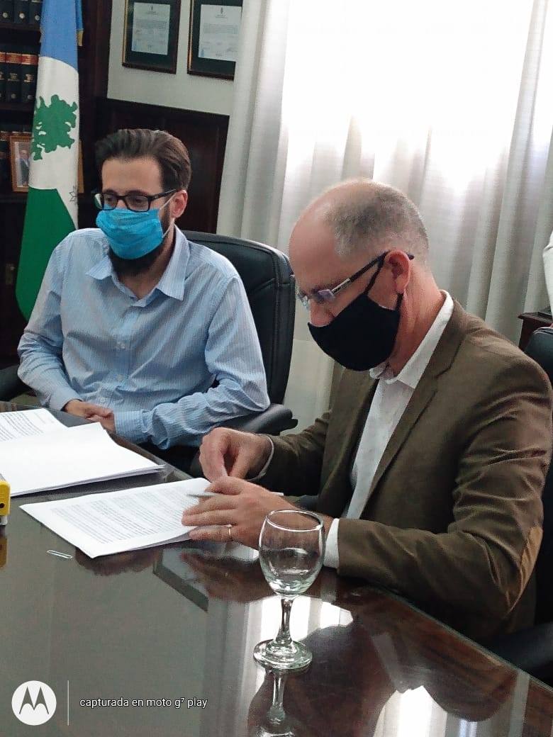 Se firmó importante convenio para ampliar la red de agua y de cloacas en Pringles
