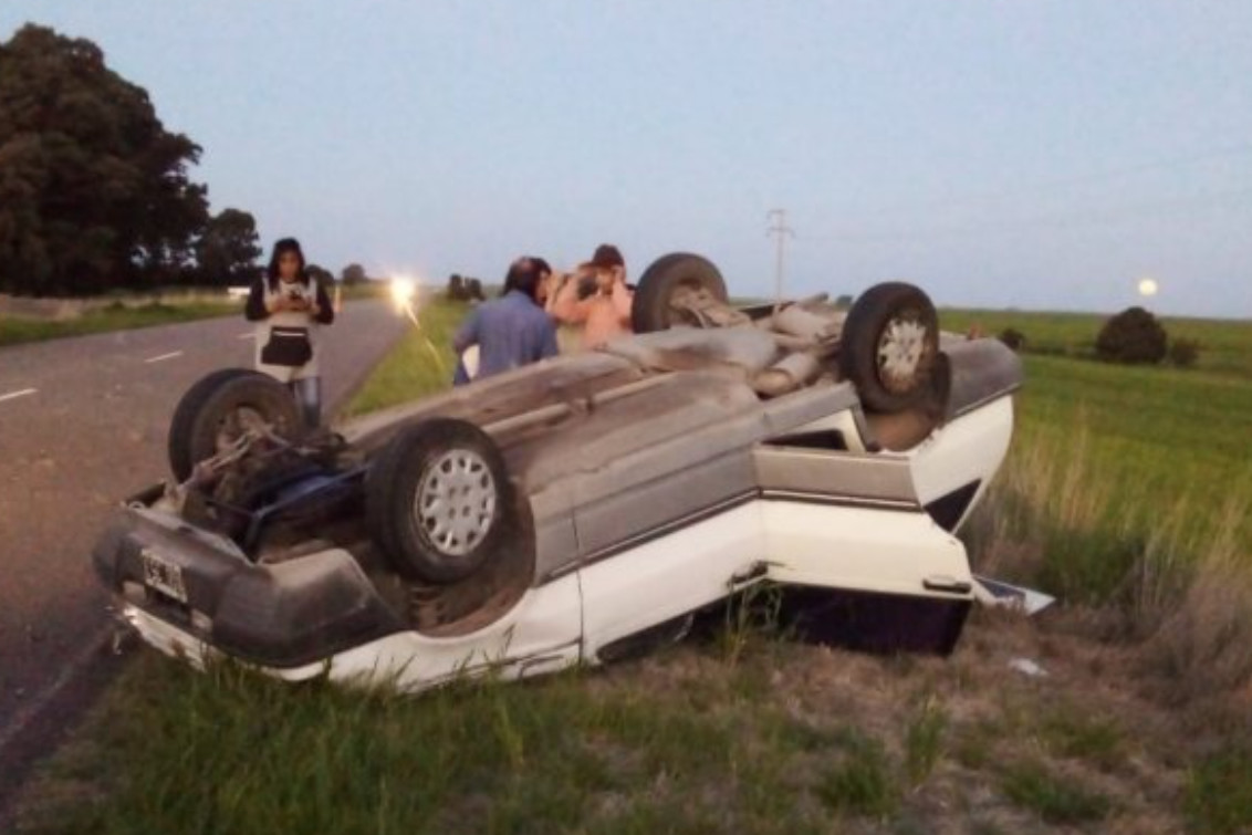 Vuelco de automóvil en cercanías de Gonzales Chaves