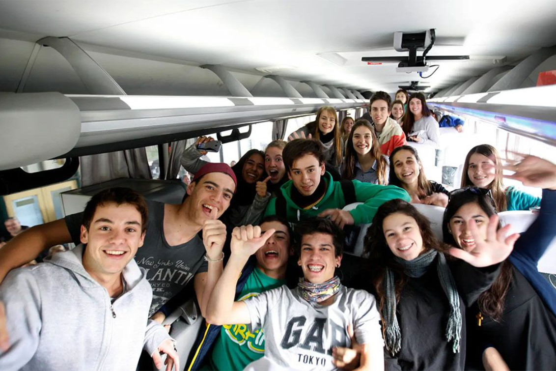 Kicillof anunció viajes de egresados gratis para 220 mil jóvenes
