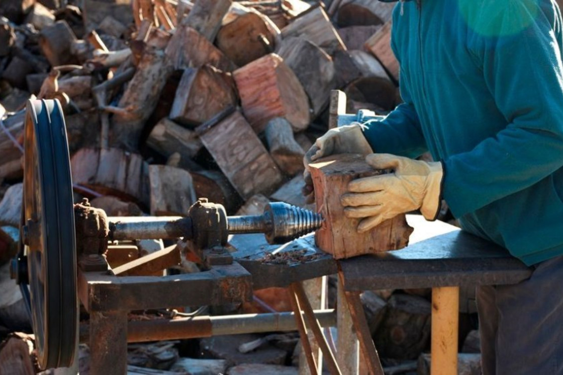 Este año se repartió un total de 223.500 kilos de leña a 372 familias