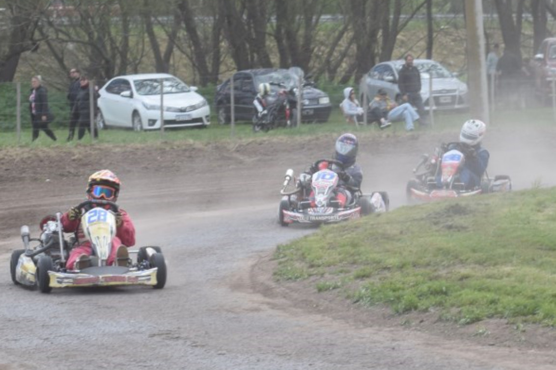 Más de 150 kartings le dieron vida al kartódromo Ricardo Arnaude