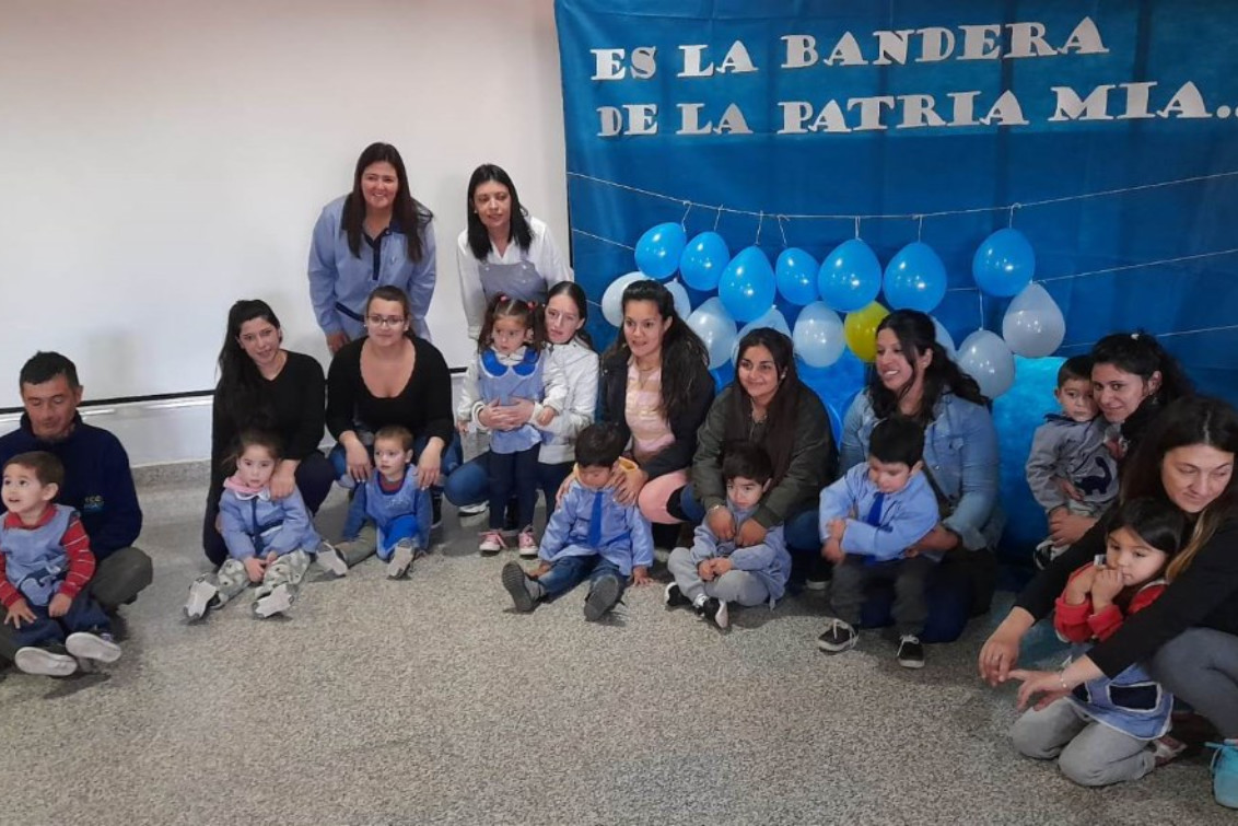 Ayer se llevó a cabo el acto por el Día de la Bandera en el Jardín Nº 910