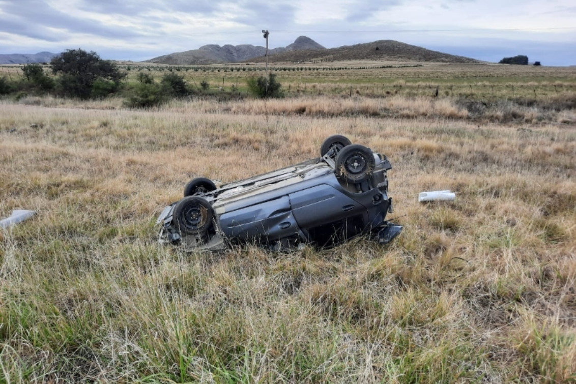 Vuelco de un automóvil en la ruta 76