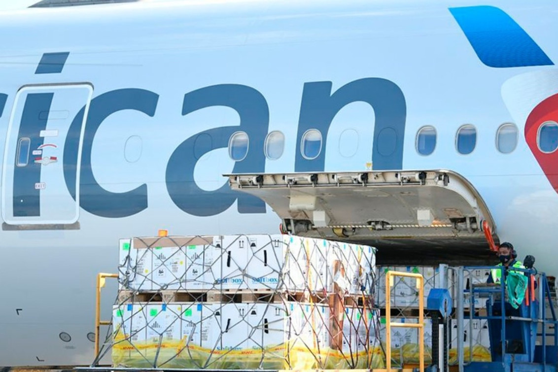 Llegó al país un cargamento con más de 800 mil dosis de vacunas Pfizer