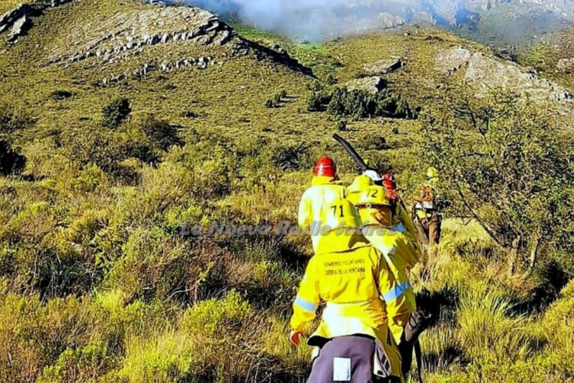 Lograron contener el incendio en el cerro «El resuello», realizan guardia de cenizas