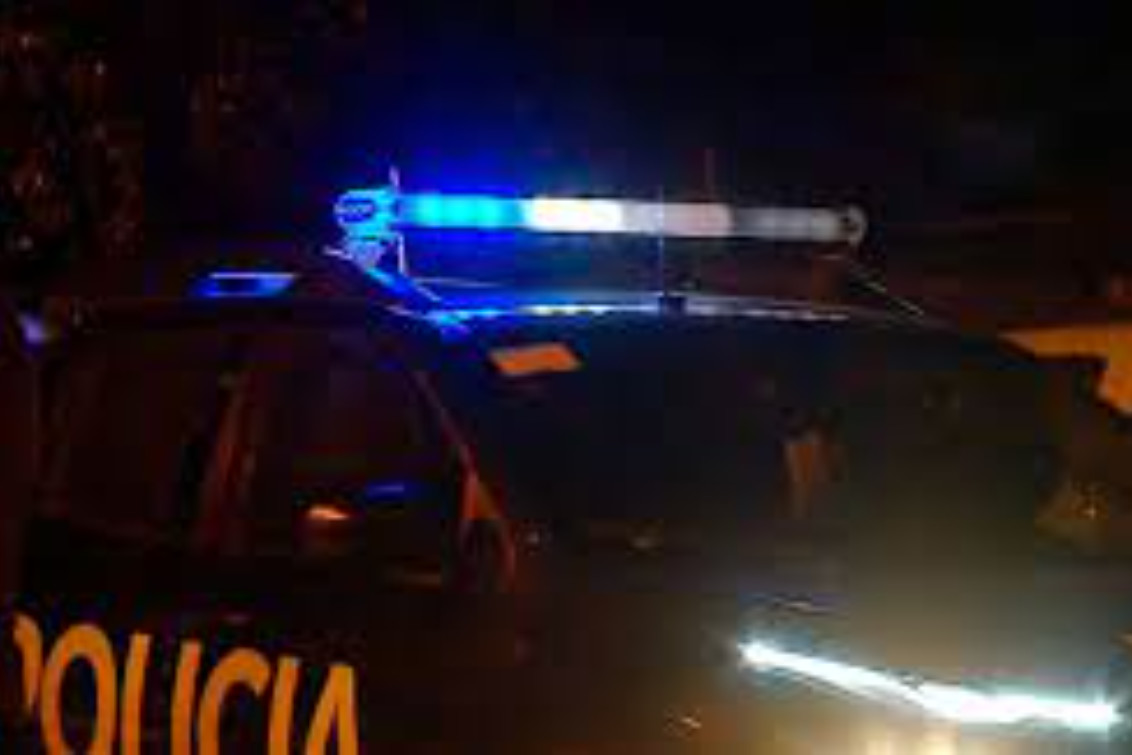 Asaltaron un campo, robaron armas y se “hicieron llevar” después del hecho