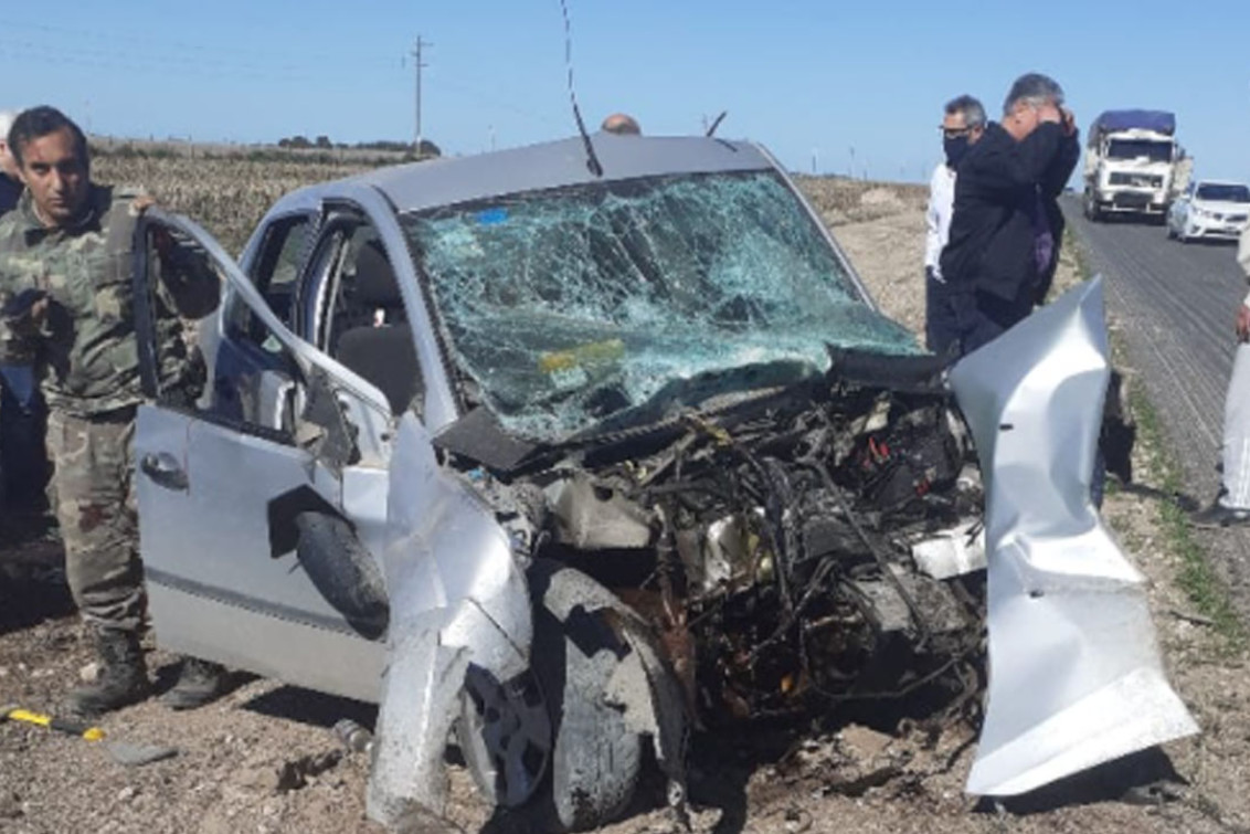 Murió un policía y hay varios heridos graves en un choque frontal