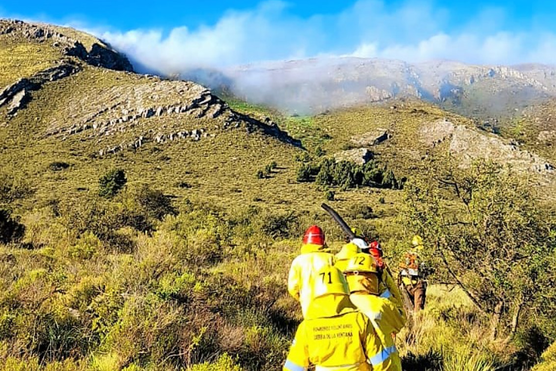 Lograron contener el incendio en el cerro El resuello