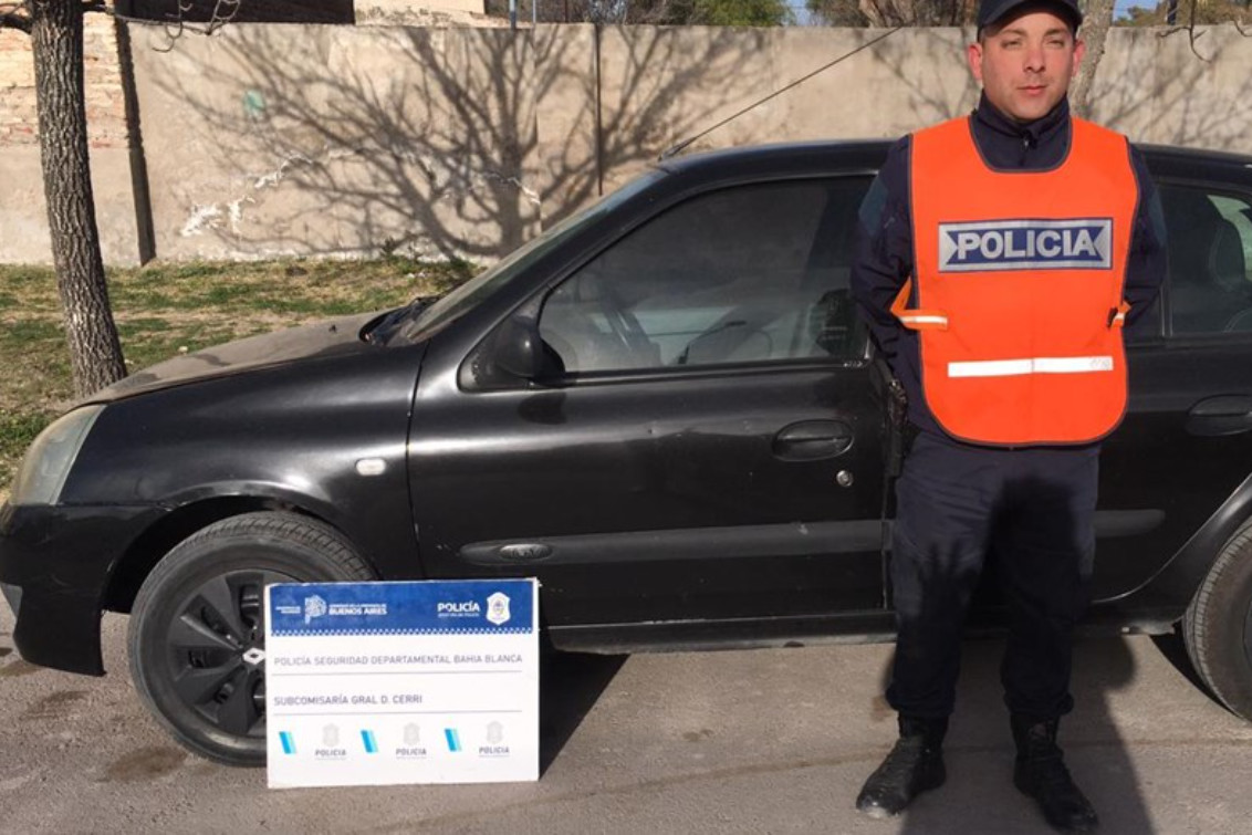 Recuperaron en Cerri un auto robado en el Conurbano por delincuentes armados