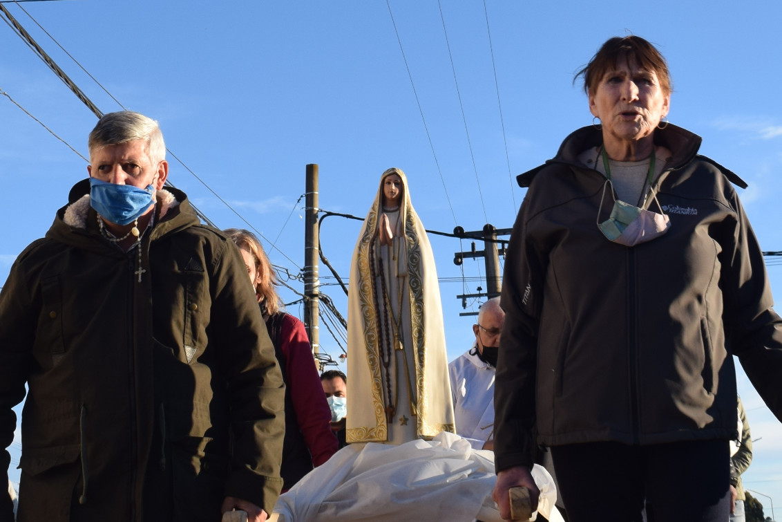 Se realizó la procesión junto a la imagen de la Virgen de Fátima