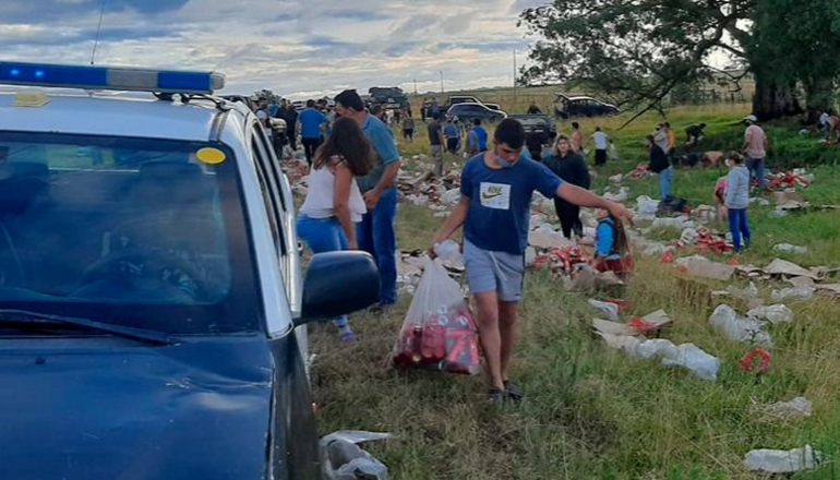 BOLIVAR: Camión que transportaba cerveza perdió parte de su carga y fue saqueado