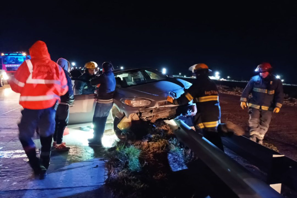 Manejaba borracho y terminó contra el guardarrail