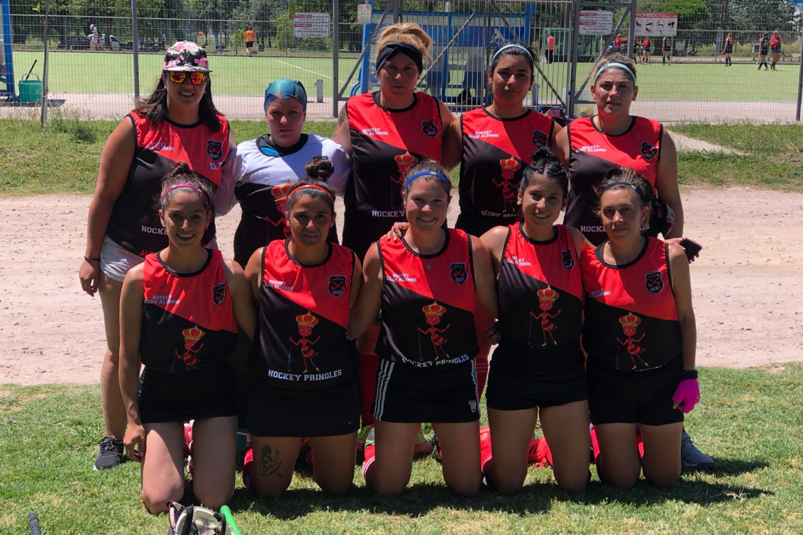 El Hockey siempre afuera