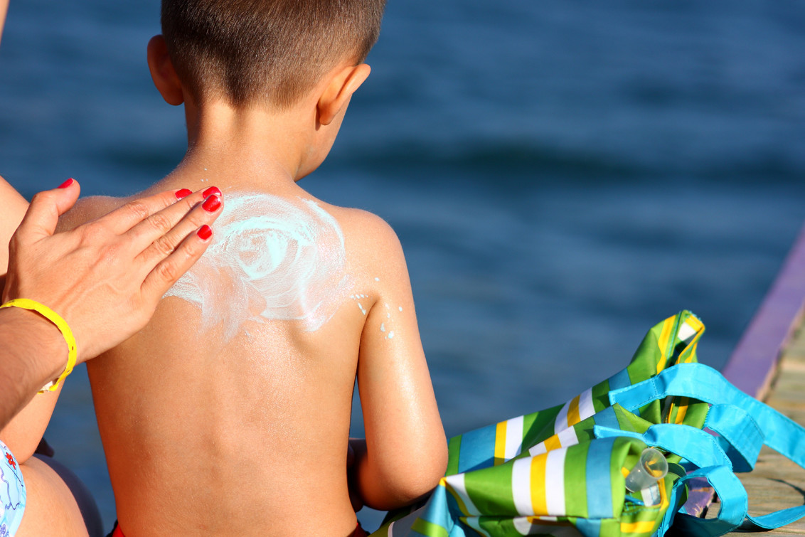 El mayor daño que provoca la exposición al sol se produce antes de los 18 años, según dermatólogos