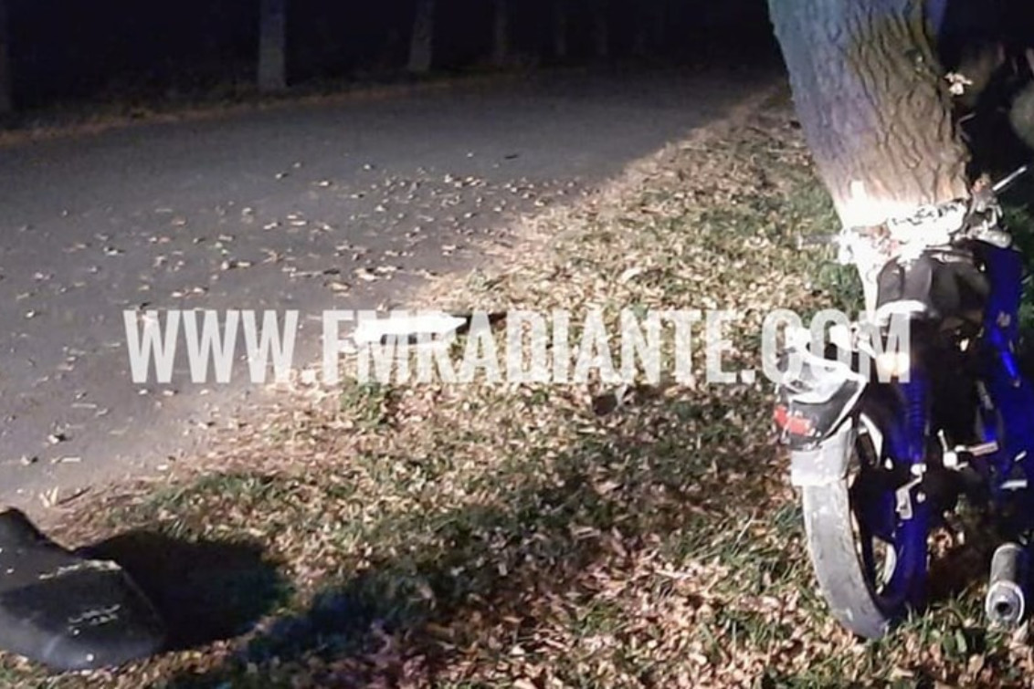 Puán: un motociclista perdió la vida tras chocar contra un árbol